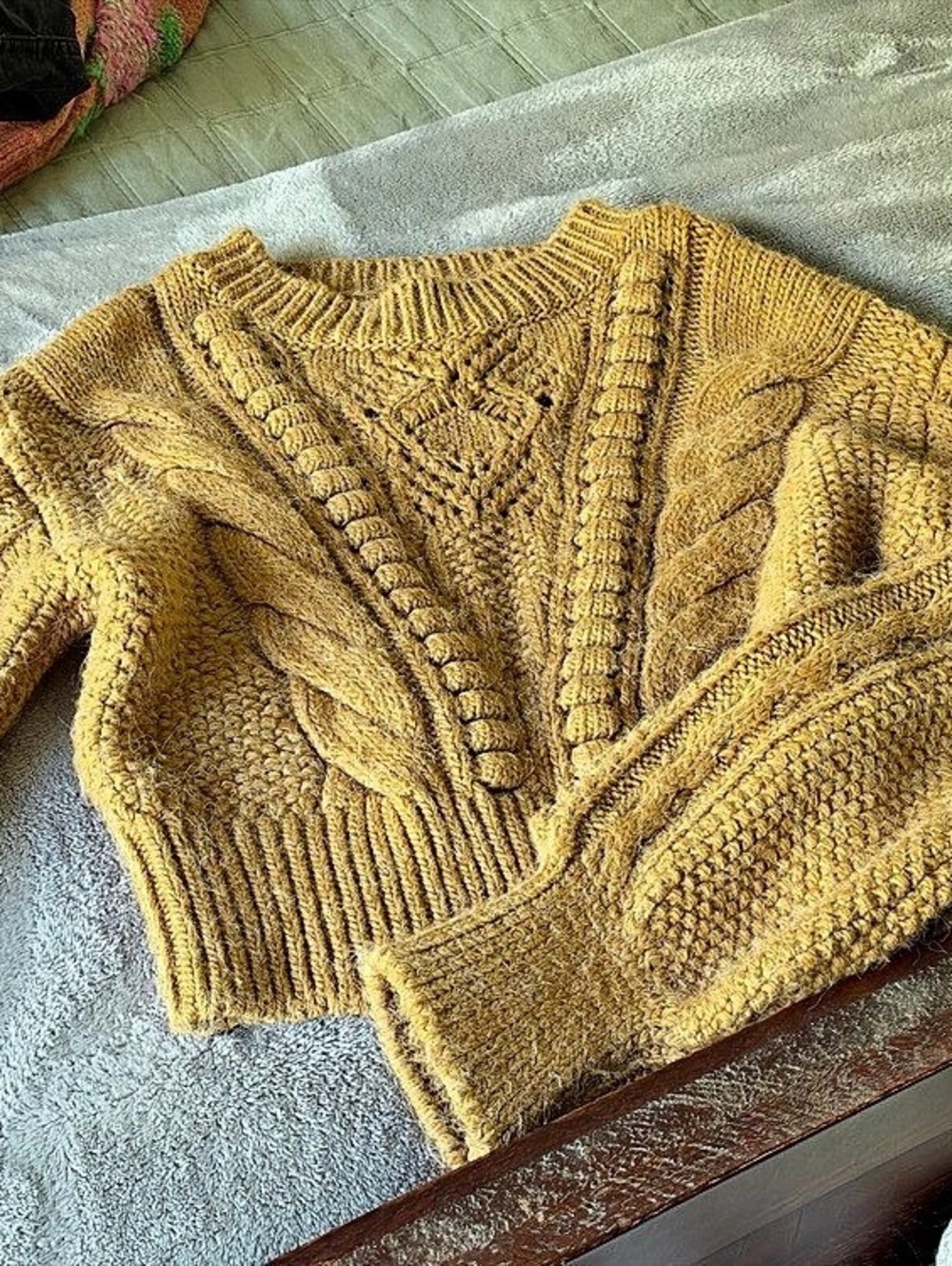 Anthropologie Cable Knit V-Neck Sweater Size Small